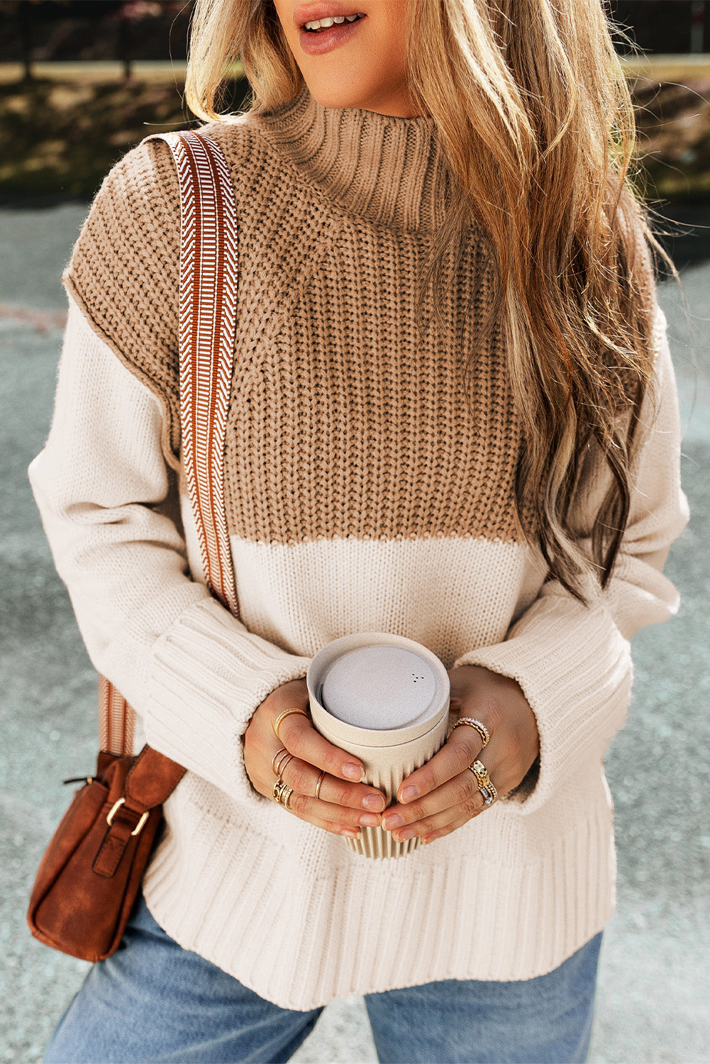 Corinne - Chique Herfst Kleurblok Camel Sweater met Split voor Vrouwen